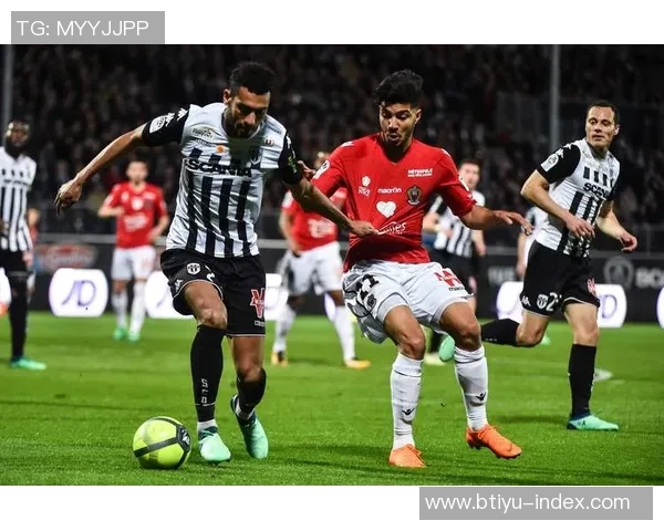 足总杯精彩对决曼联大胜巴黎圣日耳曼乌龙球引爆全场热情与十大进球回顾